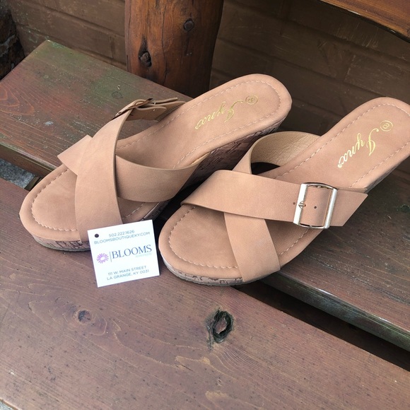 Jynx Tan Wedges Cork Heel - Picture 2 of 6